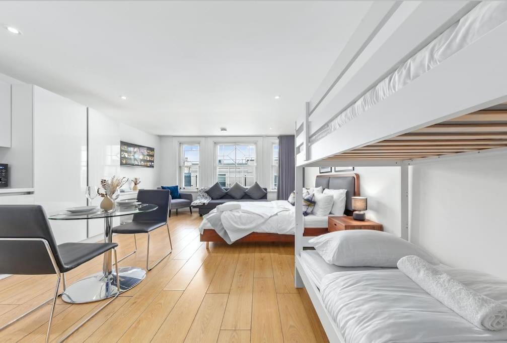 Spacious And Delightful Sleep 5 Piccadilly Vrc 伦敦 外观 照片