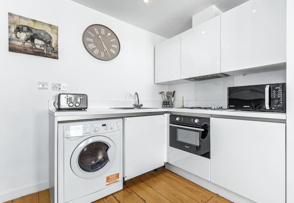 Spacious And Delightful Sleep 5 Piccadilly Vrc 伦敦 外观 照片