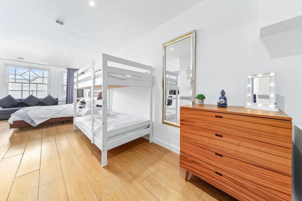 Spacious And Delightful Sleep 5 Piccadilly Vrc 伦敦 外观 照片