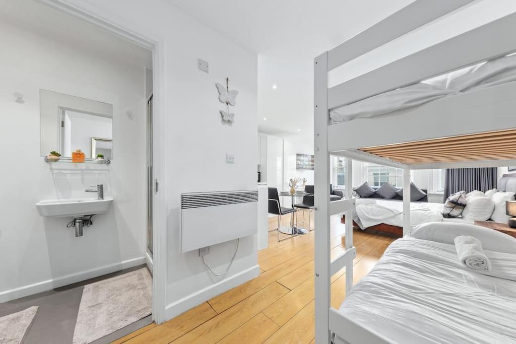 Spacious And Delightful Sleep 5 Piccadilly Vrc 伦敦 外观 照片