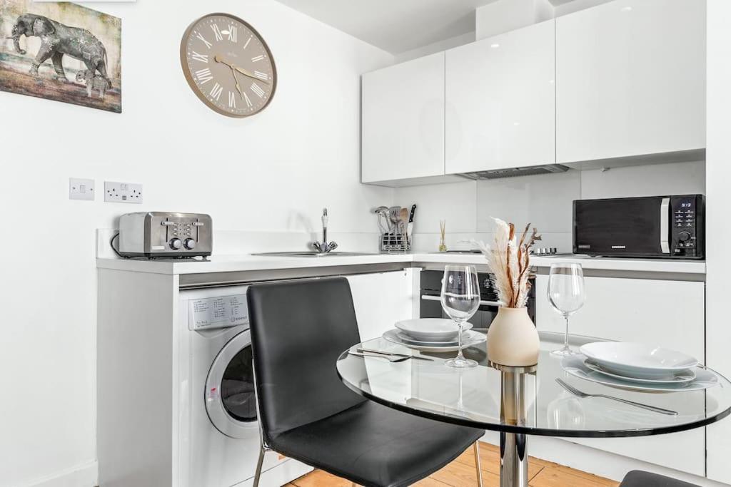 Spacious And Delightful Sleep 5 Piccadilly Vrc 伦敦 外观 照片