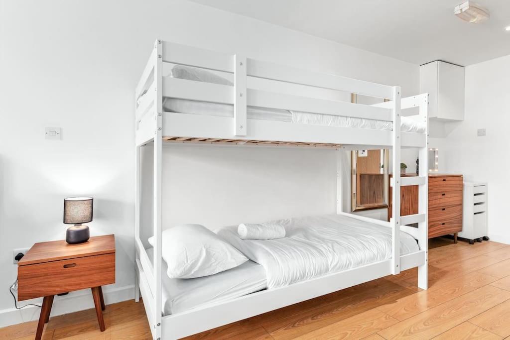 Spacious And Delightful Sleep 5 Piccadilly Vrc 伦敦 外观 照片